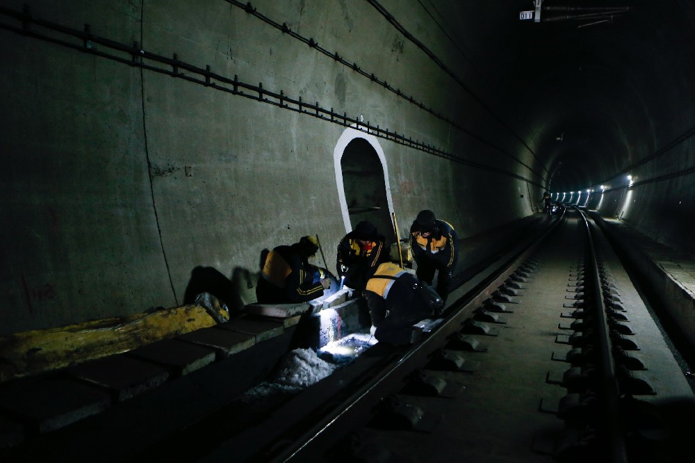 建阳铁路运营隧道病害现状